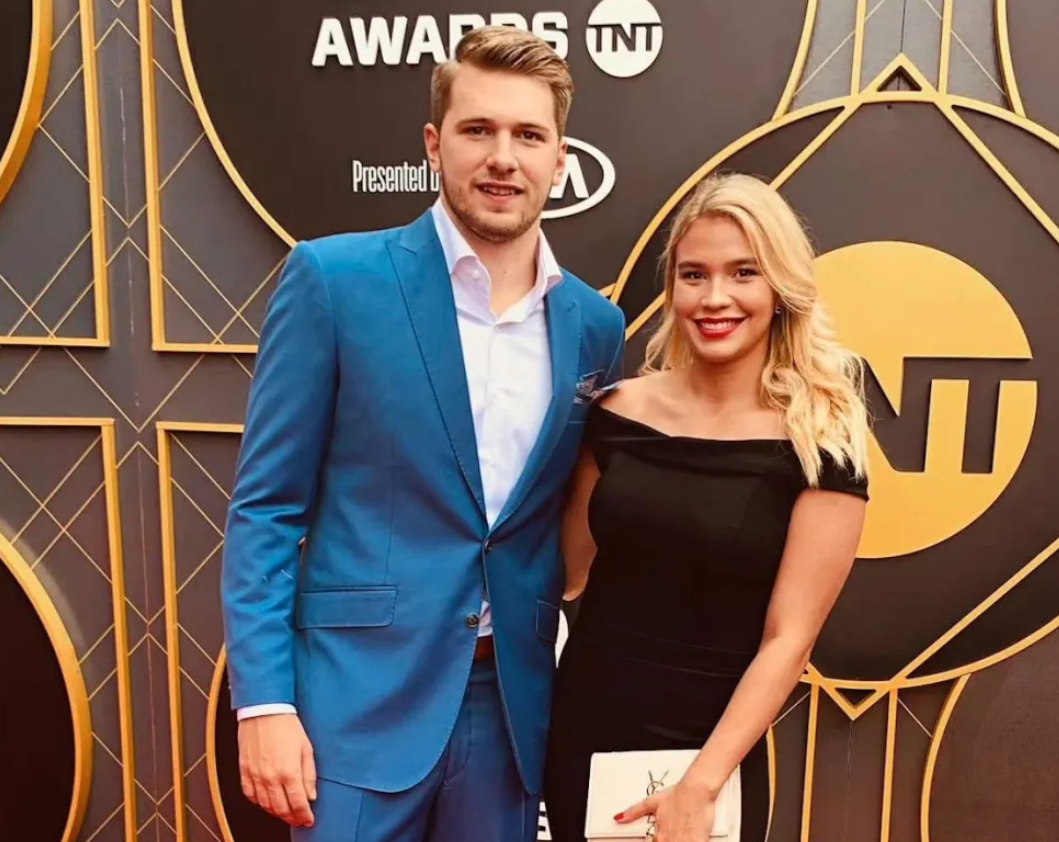 东契奇官宣分手！二女儿刚出生，就要争夺抚养权